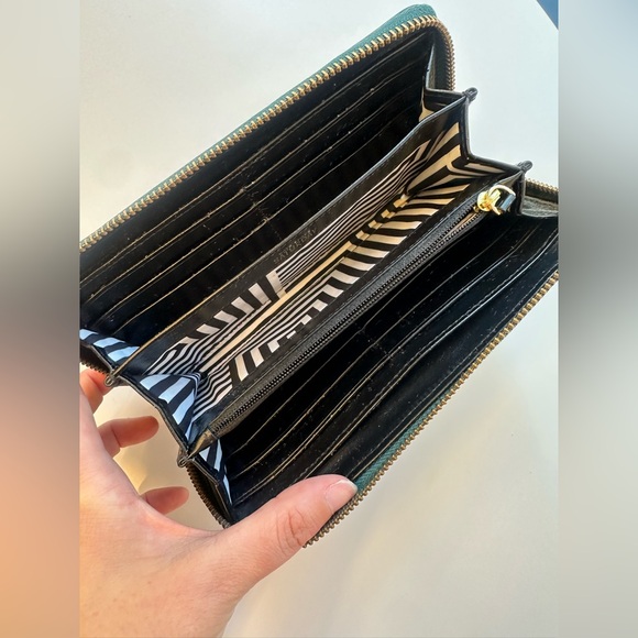 Kate Spade Saturday Accessory Set - Picture 8 of 8